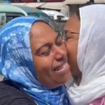 مشهد إنساني في امتحانات الثانوية العامة بالإسكندرية