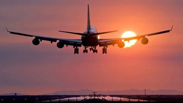 طبيبة مصرية تنقذ حياة راكب خلال رحلة طيران