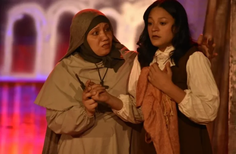 مهرجان الأقاليم المسرحية يحتفي بعرض "أطفال المتاريس"