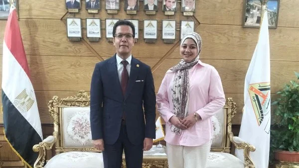 منحة كاملة لطالبة التجارة بجامعة بنها