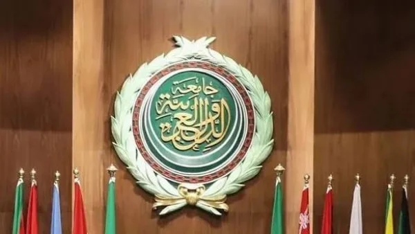 سيارة تسقط في حفرة عميقة بالأسمرات