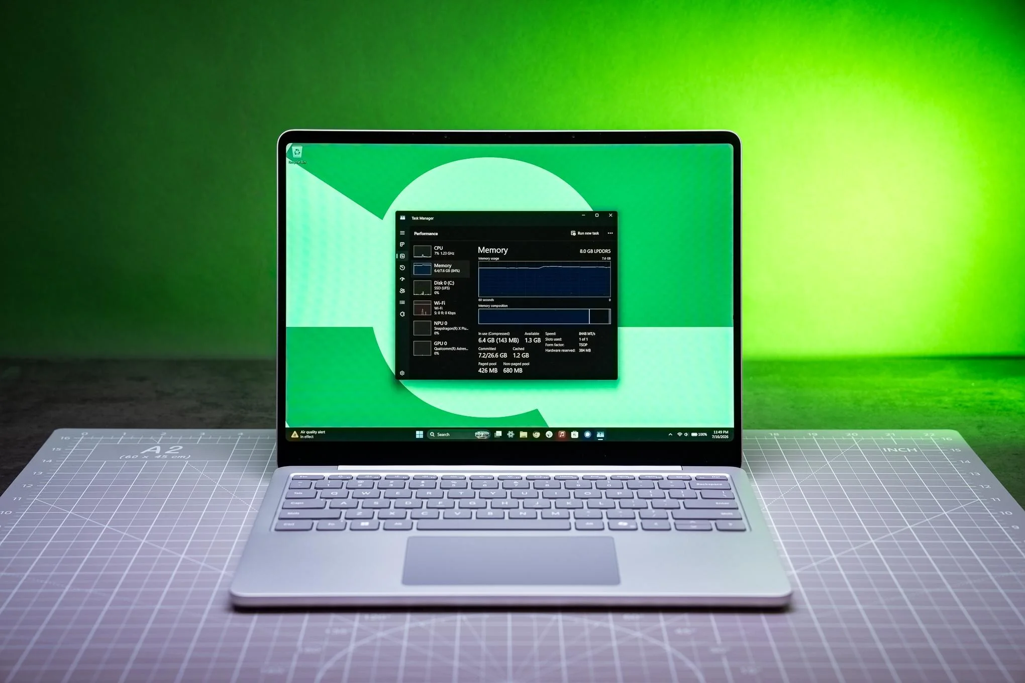 مشكلات أداء Windows 11 على Surface Laptop ذو 8GB RAM
