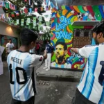 كولكاتا تحتفل بميسي بينما تسيطر حمى كأس العالم