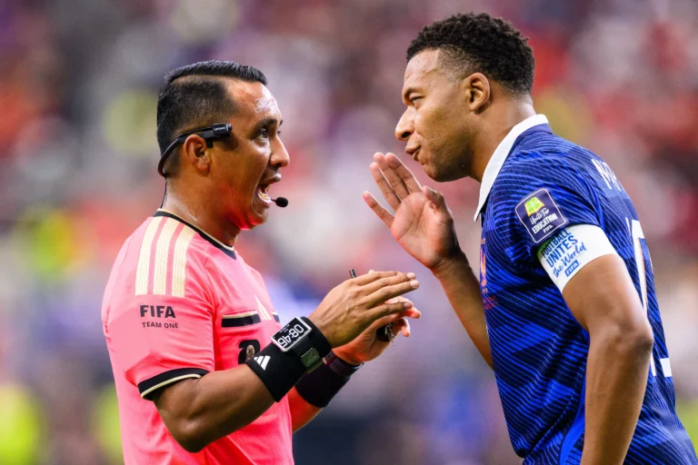 التكنولوجيا في كأس العالم: دورها وتأثيرها