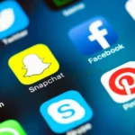فوضى مواقع التواصل الاجتماعي تهدد القيم والاقتصاد