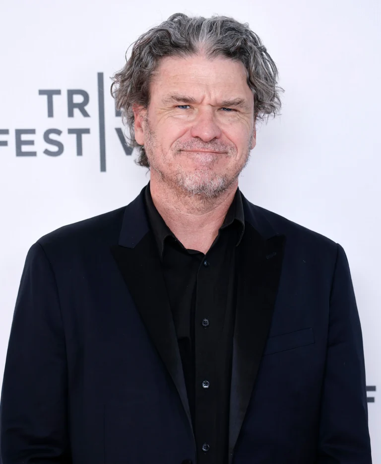 Dave Eggers: ChatGPT يهدد تعليم الأجيال القادمة
