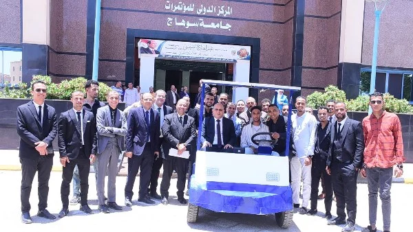 طلاب سوهاج يبتكرون سيارة كهربائية تعمل بالطاقة الشمسية