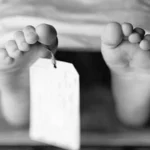 جثة شخص تُدفن بعد حادث تصادم في الهرم