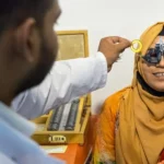 نظارات رخيصة تحسن إنتاجية عمال مصانع الملابس في بنغلاديش
