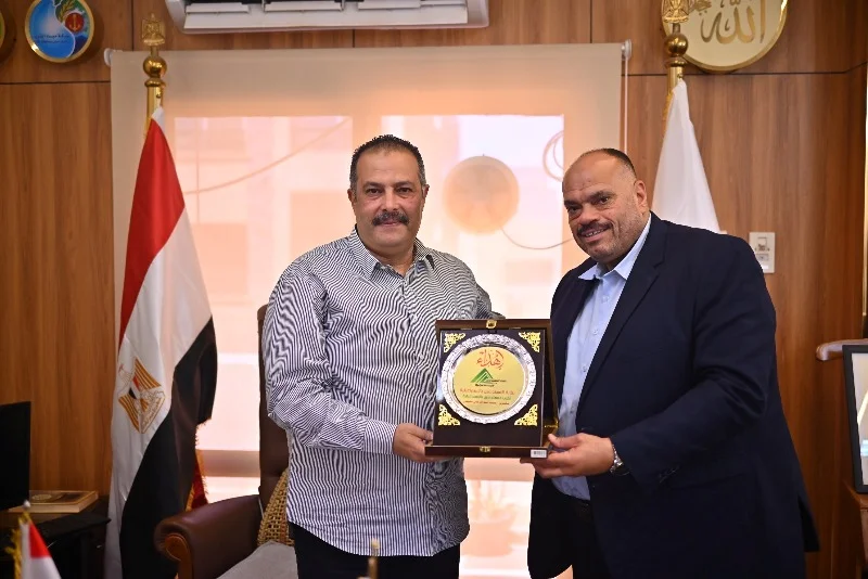 تامر عاشور يشعل السوشيال ميديا ببرومو «مراية الحب»