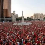 حشود هائلة من الإسبان تؤازر منتخب بلادهم في نهائي الكأس