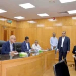 محافظ الأقصر يلتقي المواطنين ويستمع لمطالبهم