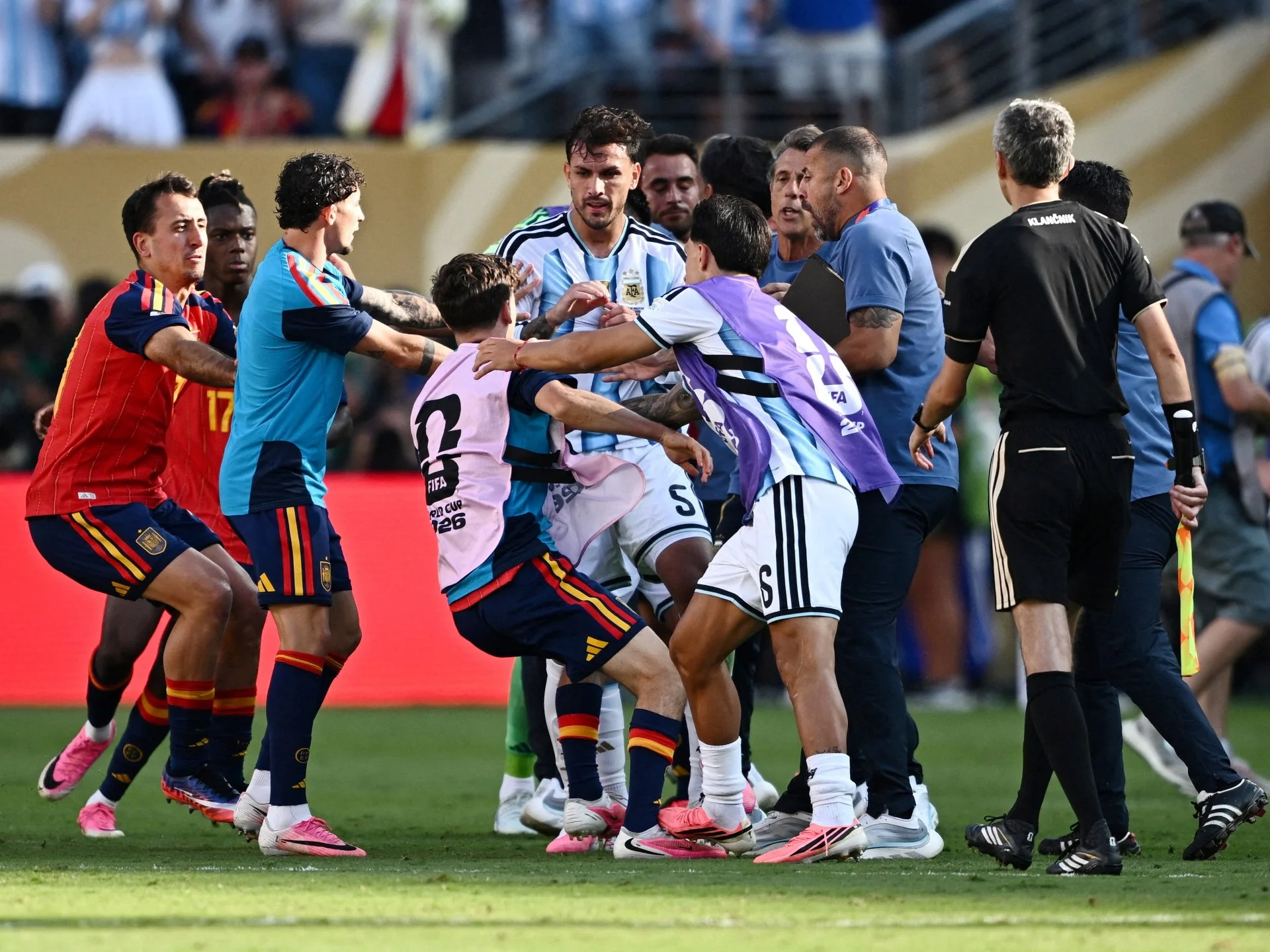 تحقيقات في شجار اللاعبين بعد نهائي كأس العالم