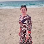 إلهام شاهين تسحر الجمهور بإطلالتها الصيفية الجديدة