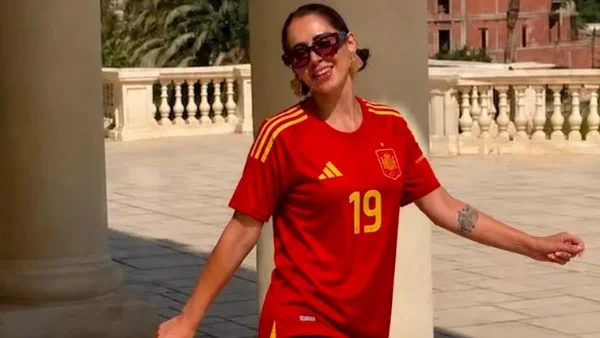ياسمين رئيس تحتفل بفوز منتخب إسبانيا بكأس العالم