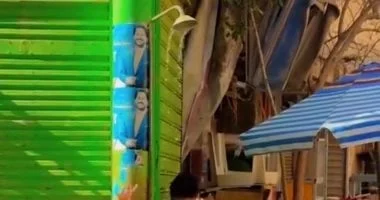 التحقيق مع مواطن علق دش استحمام على عمود إنارة