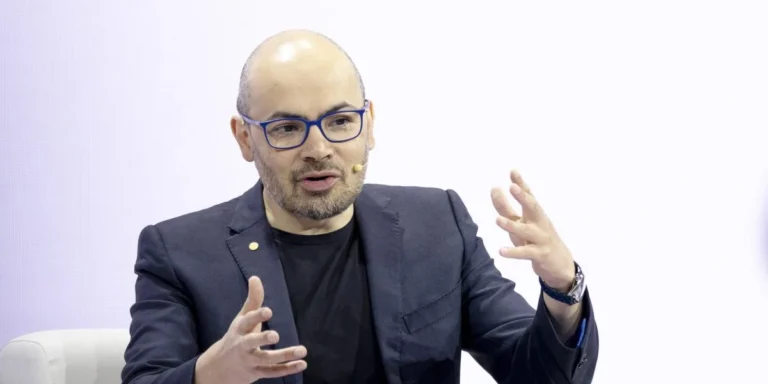 إنشاء هيئة تنظيم ذاتي للذكاء الاصطناعي