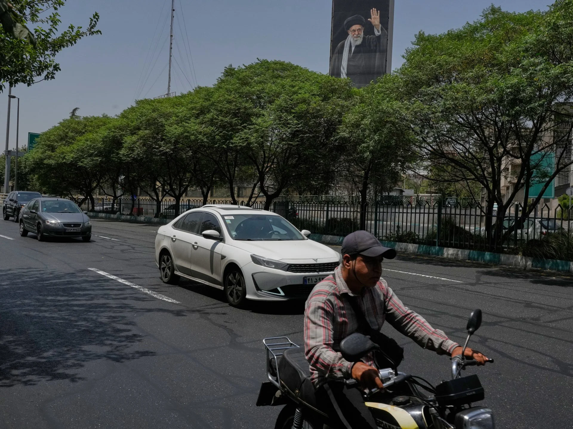 الضربات الأمريكية تتواصل في إيران لليلة الحادية عشرة