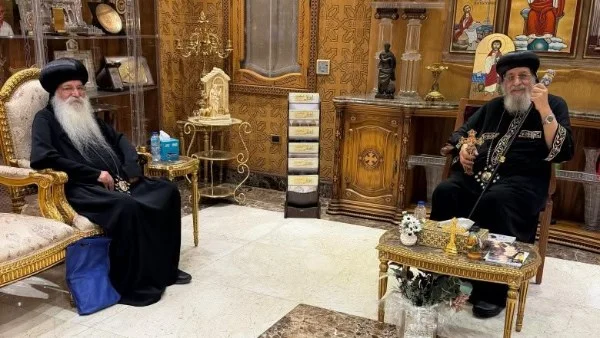 لقاء البابا تواضروس مع الأنبا إسحق لمتابعة العمل الرعوي