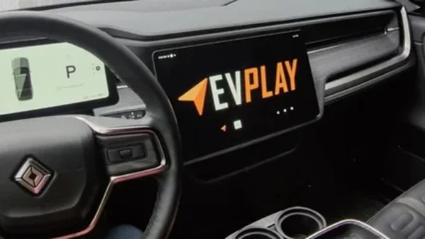 طريقة إضافة Android Auto وCarPlay لسيارات ريفيان