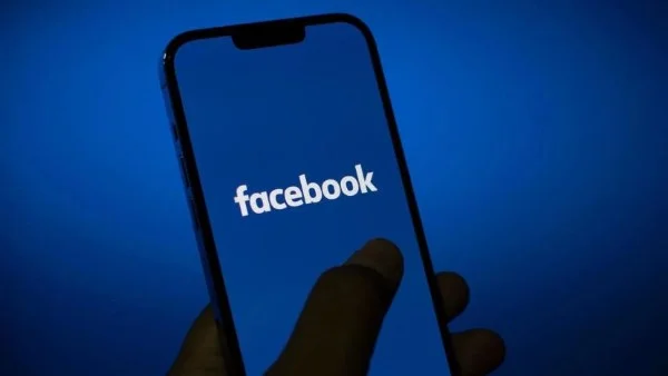 فيسبوك يحظر آلاف الحسابات ويربك مستخدميه