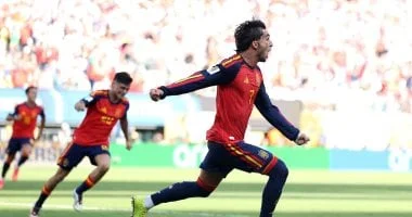 برشلونة يحسم مستقبل فيران توريس بعد اهتمام باريس سان جيرمان
