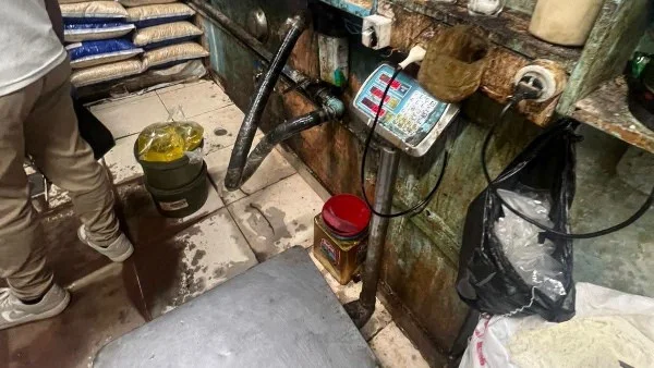 ضبط نصف طن من زيت الطعام المجهول المصدر في القليوبية