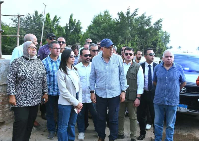 وزير الري ومحافظ البحيرة يتفقدان منظومة الري