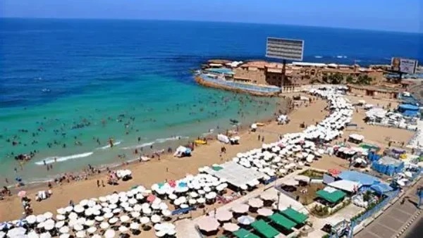 إقبال غير مسبوق على شواطئ الإسكندرية