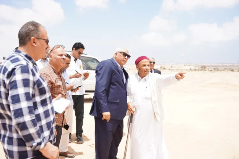 محافظ مطروح يتفقد وادي هاشم بسيدي حنيش