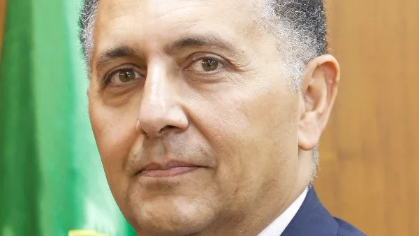 محافظ القليوبية يتابع حالة مدير إدارة الأزمات بعد إصابته
