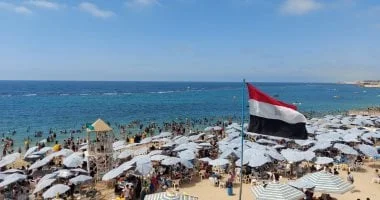 شواطئ الإسكندرية تستقبل 1.25 مليون زائر في يوم واحد