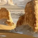 الصخور المجسمة: جمال طبيعي في صحراء الوادي الجديد