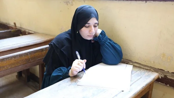 امتحان الرياضيات التطبيقية للثانوية الأزهرية اليوم