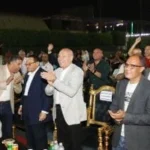 محافظ القاهرة يحتفل مع المواطنين بتأهل المنتخب الوطني