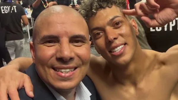 احتفال محمد زيدان بتأهل منتخب مصر إلى دور الـ16