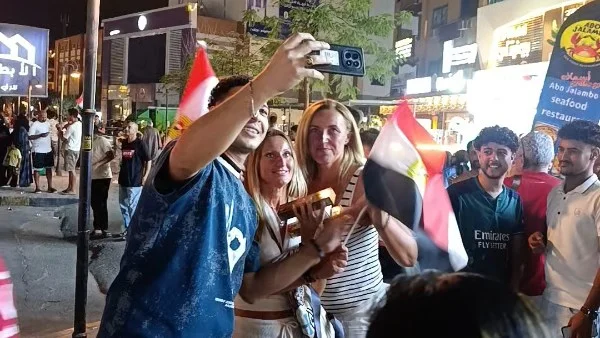 احتفالات غير مسبوقة في الغردقة بعد تأهل منتخب مصر