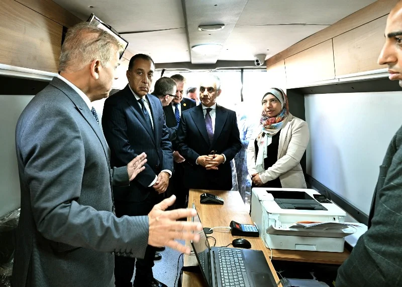 تسليم 50 مركزًا تكنولوجيًا متنقلًا لوزارة العدل