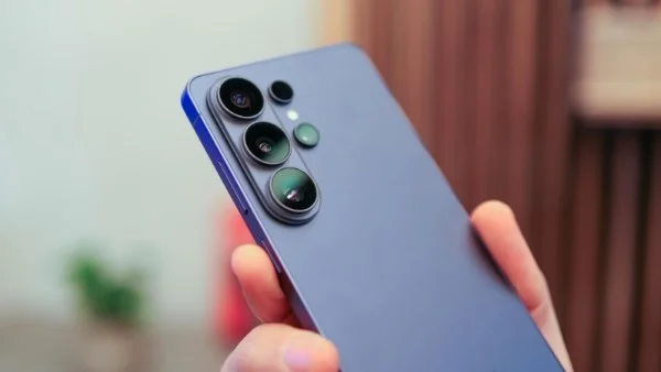 كاميرا سيلفي جديدة في Galaxy S27 Ultra