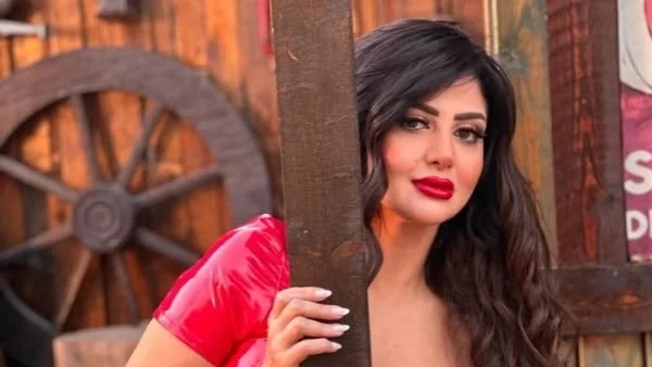 شذى تحتفل بفوز مصر على أستراليا في المونديال