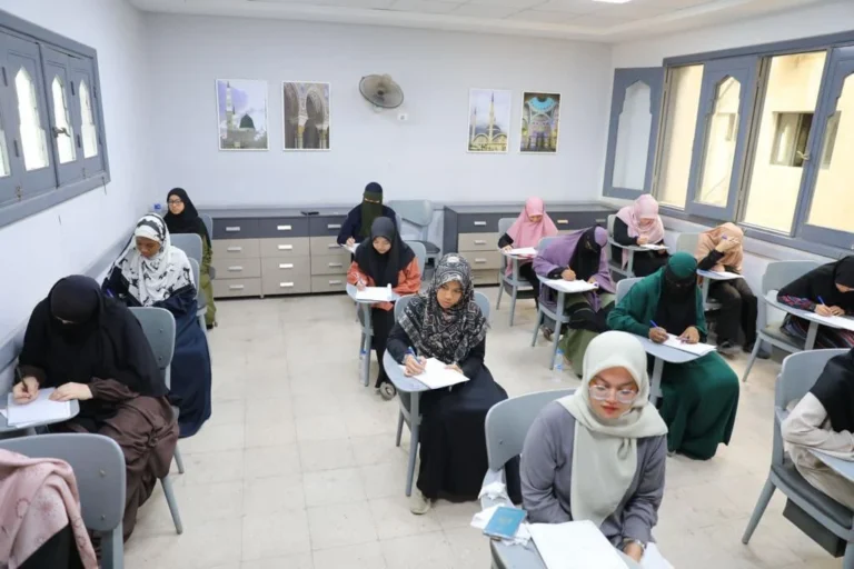 امتحان الرياضيات التطبيقية بالثانوية الأزهرية يسير بسلاسة