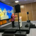 سفير مصر يشارك في محاضرة زاهي حواس بباريس