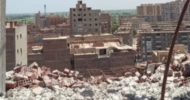 إزالة عقار مائل في أسيوط حفاظاً على السلامة العامة