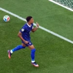 فرنسا تتقدم على باراجواي بهدف مبابي من الجزاء