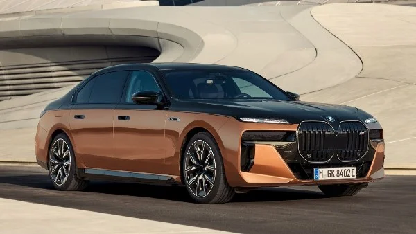 انطلاق BMW الفئة السابعة الكهربائية بالكامل