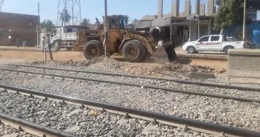 استمرار غلق مزلقان الشنهورية في قنا
