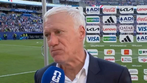 ديشامب ينتقد أسلوب باراجواي ويدافع عن مبابي