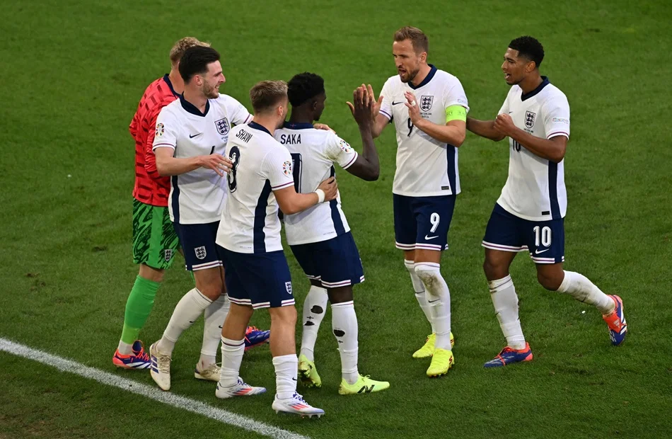 جماهير المكسيك تضغط على منتخب إنجلترا بأبواق الإزعاج