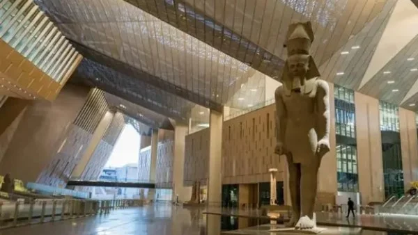 افتتاح مكتبة المتحف المصري الكبير وتعزيز التعاون السياحي