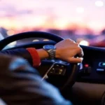 عقوبة قيادة سيارة بدون ترخيص تصل إلى سنة سجناً
